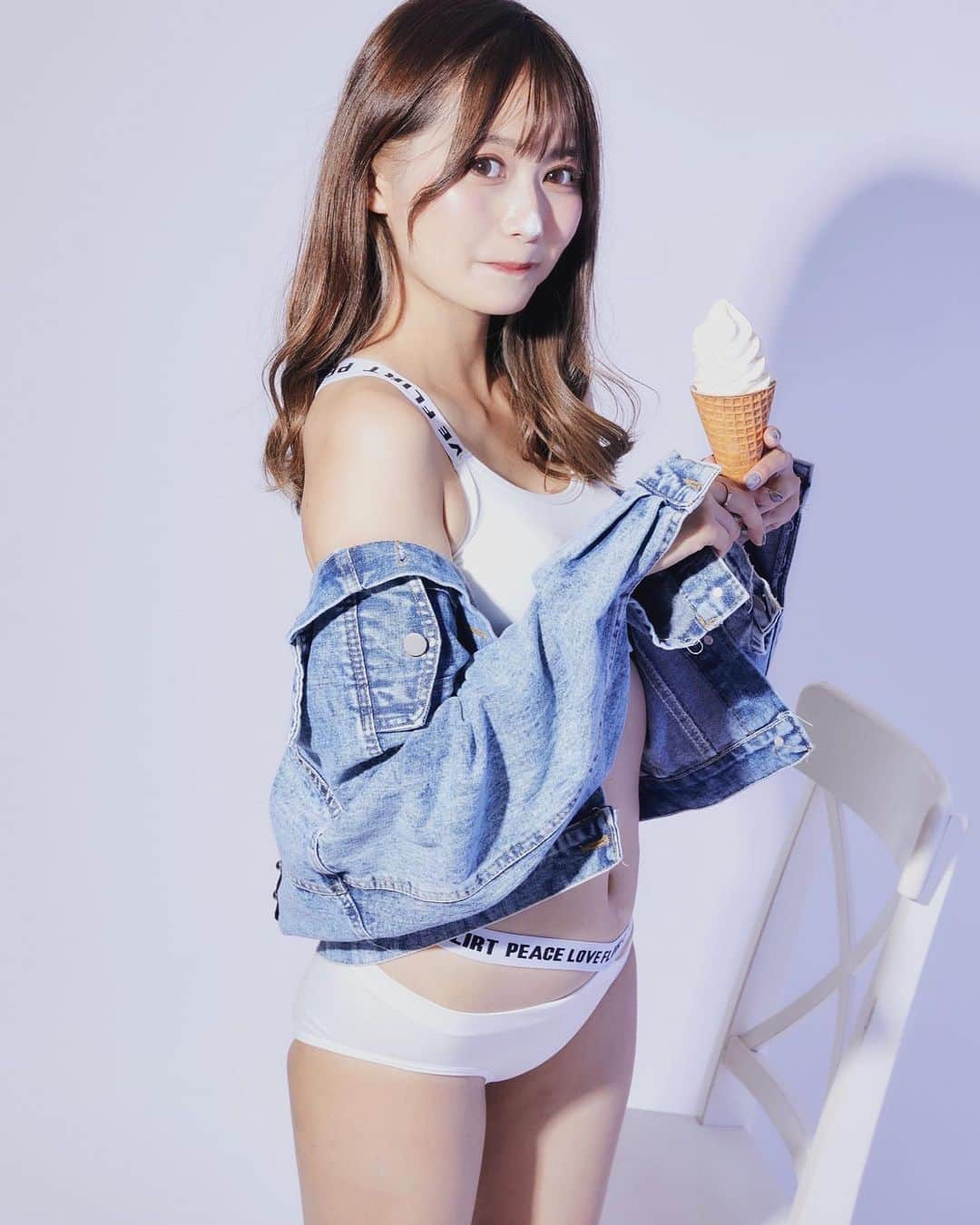 のインスタグラム：「. 今日は2食ともUberしちゃったけど、 サボりじゃなくて経済を回しているだけ💸 . . #フォトグラファー #ポートレート #アイス #‪🍦‬#portrait #kawaii #girl #ヘアメイク #サロモ #モデル #ポトレ #被写体 #作品撮り #作品撮りモデル #좋아요환영 #팔로미 #아웃핏 #패션 #きりとりせかい #わたしのしゃしんたち #ポトレ撮影隊 #ポトレ女子 #レースクイーン #イベントコンパニオン」