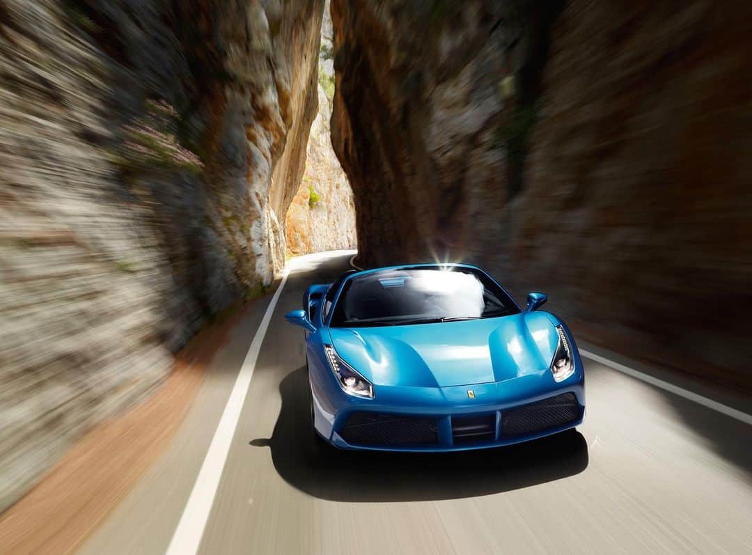 Ferrari APACさんのインスタグラム写真 - (Ferrari APACInstagram)「Effortless driving when on the most challenging roads. Where would you take the #Ferrari488Spider, if we pass you the keys?」2月15日 19時00分 - ferrariapac