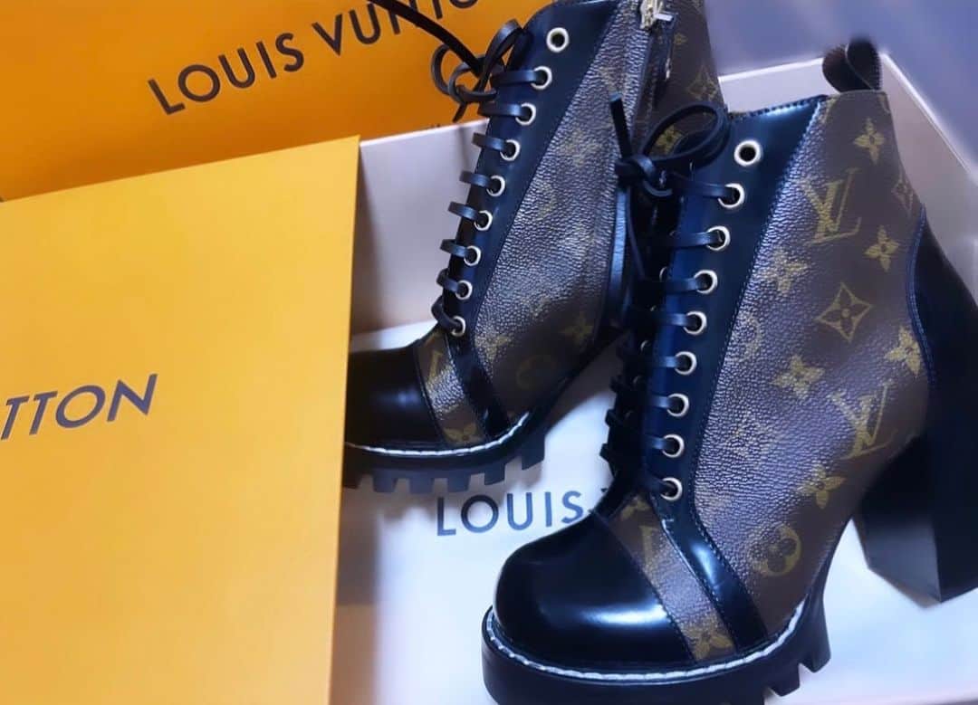 MAKIのインスタグラム：「#lousvuitton #boots #valentine #💝」