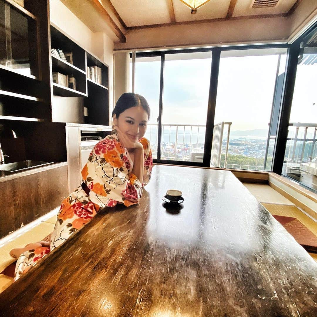 遊海 Yuumiのインスタグラム：「My special vacation on valentine @yuzanso loving beautiful view of Biwako lake from Japanese style room. This ryokan is really historical and I’m so happy that I choose @yuzanso for my vacation ❤️ バレンタインに宿泊した @yuzanso. とても和室が綺麗でリラックスできる場所。お部屋から見渡せる琵琶湖が印象的❤️ とても歴史的な旅館で日本らしい素敵なおもてなし、温泉、お食事も素晴らしかったです❤️ 琵琶湖に行く時はここがおすすめです❤️ #yuzanso2021 #yuzanso #雄山荘　#biwako #琵琶湖　#滋賀県　#shigaprefecture #yuumitravel #travel #japan #visitjapan #historical #shiga #yuzansoryokan」