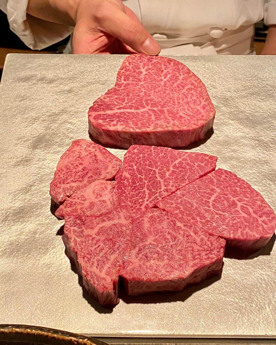 カルフィン・ヨン・ア・ピンのインスタグラム：「和牛が好きな人は？😊 Who likes wagyu beef? 😊」
