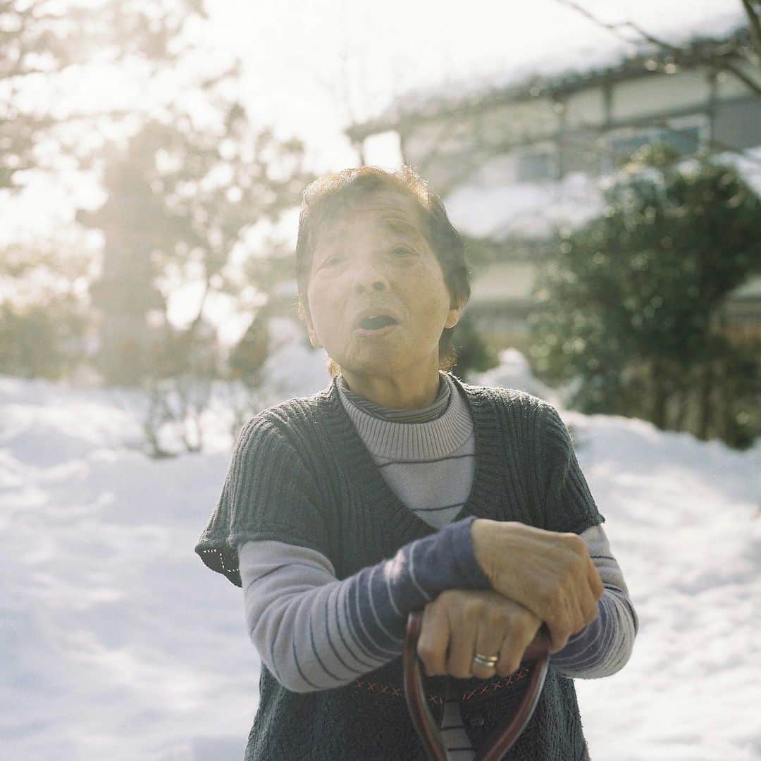 のインスタグラム：「#hasselblad #film #filmphoto #filmphotography #filmcamera #instagramjapan #instagram #ハッセルブラッド#tokyocameraclub #igersjp #Pics_Film_ #shotonfilm #kodak #kodakportra400 #kodakfilm #lifewithkodak #kodakprofessional #madewithkodak  #inspiredwithhasselblad #grandmother #filmphotomag」
