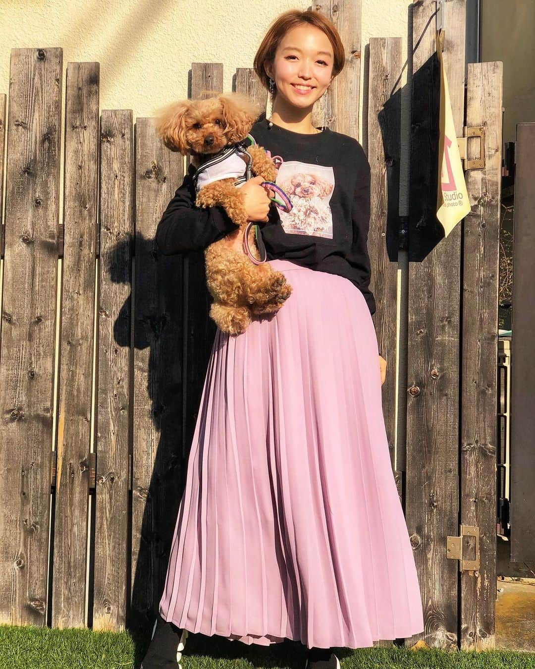 関口未来さんのインスタグラム写真 - (関口未来Instagram)「愛犬家や親バカのみなさまに 世界で一つだけのロンT  イッチャクではオリジナルのTシャツ、キャップなどなど、作成できます❣️ たとえば子供の部活とか、応援とか、プレゼントなどにもつかえますね💚  機械音痴な私でも簡単に作れちゃった！ ちなみに私はロンTのSサイズきています💚 姪っ子たちのアイドル、諭吉Tシャツということもあって、親戚中からほしいほしいの嵐😎😎  @itchaku  #PR #イッチャク #オリジナルTシャツ #オリジナルプリント #オリジナルデザイン #男の子ママ #ママコーデ #低身長コーデ #低身長ママコーデ  #148cmコーデ  #読者モデル #読モ #mamagirl  #hugmug #男の子ママと繋がりたい  #おちびコーデ  #おちびの輪  #新米ママと繋がりたい  #おしゃれさんと繋がりたい  #ファッション #今日のコーデ #ootd  #愛犬のいる生活  #モフモフ部 #トイプードル」2月15日 19時20分 - miki.sekiguchi_x