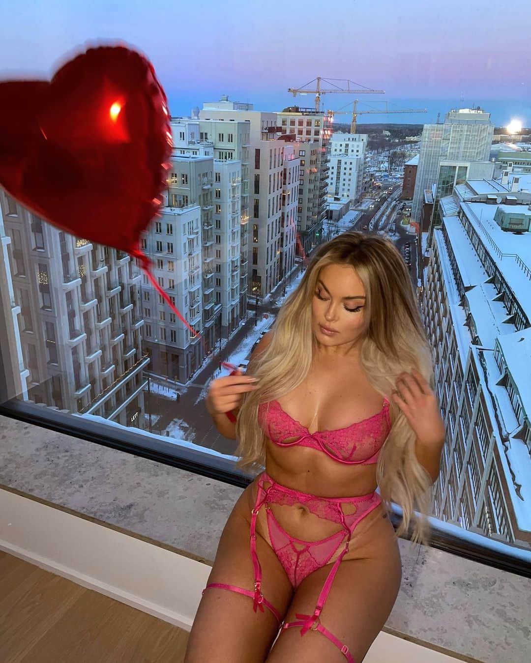 ファニー・リックマンのインスタグラム：「Post Valentine 🥰❤️ @loungeunderwear #loungeambassador」