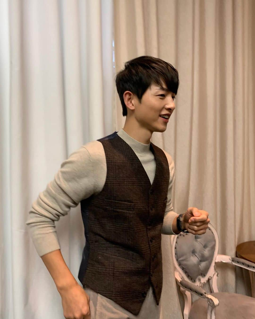 ソン・ジュンギさんのインスタグラム写真 - (ソン・ジュンギInstagram)「/ 😄🎤👞 - #송중기 #songjoongki」2月15日 19時26分 - hi_songjoongki