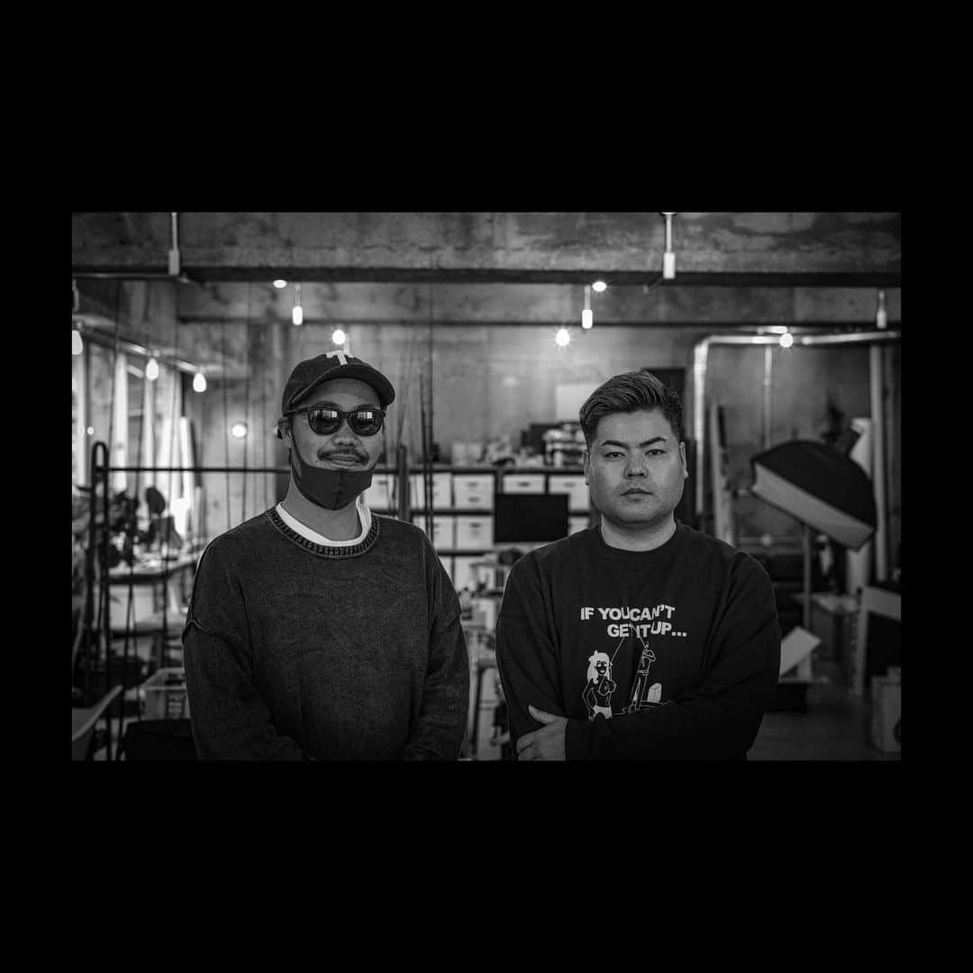 のインスタグラム：「lack of common sense crew at @kazuma___miura   久しぶりに三浦さん来社。 ツルツルになった清水和貴とのツーショット。  #バス釣り #ランチ #バークレー #アブガルシア #ピュアフィッシングジャパン #リューギ #グリッチオイル #カレー #はなすたぐらむ #leica #leicaphotography #leicam10monochrom #leicajapan #monochrome #monotone   @mottosatoshi @soborodon22 @shimisun @yuiko_ch @lake_killer_bass @kagawa.lake_killer @hyt_k777 @ryoutayamamoto_momikomitv @sop_rano_ @ryugi_woody @leica_camera @okome.bb @gold_works123 @five_focus_inc」