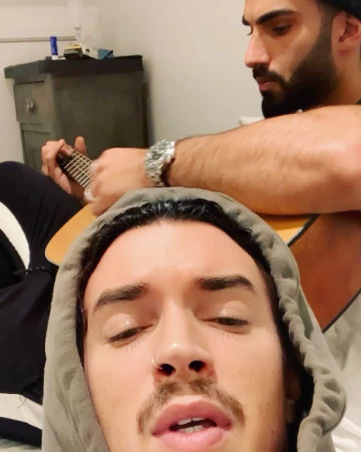 ジュリアン・ペレッタのインスタグラム：「lmk 🎆 @sam_mafi」