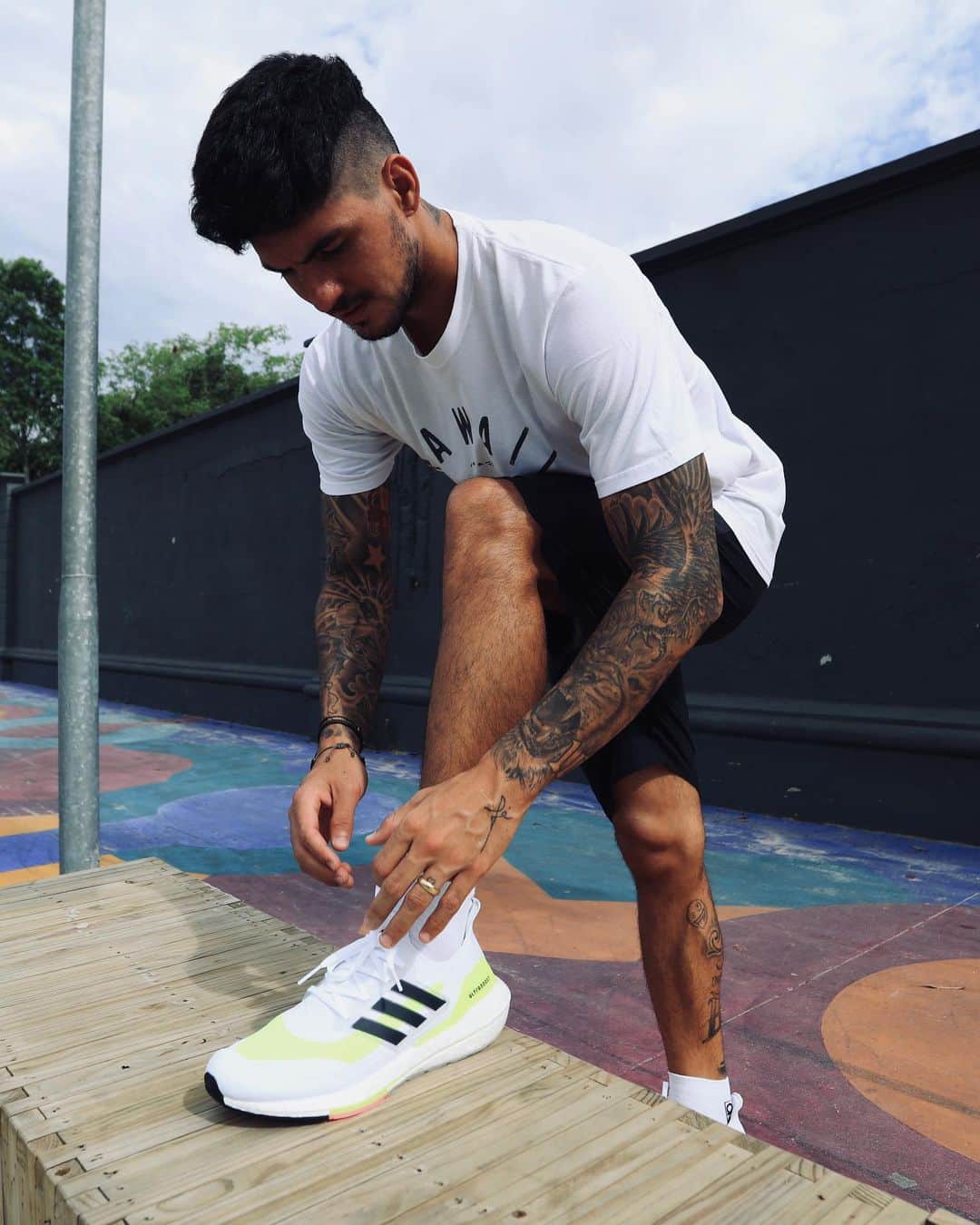 ガブリエル・メディーナのインスタグラム：「Diazão de corrida estreando meu #ultraboost 21  Great running Day 🏃🏽   @adidasbrasil foto: @kaiquephoto」
