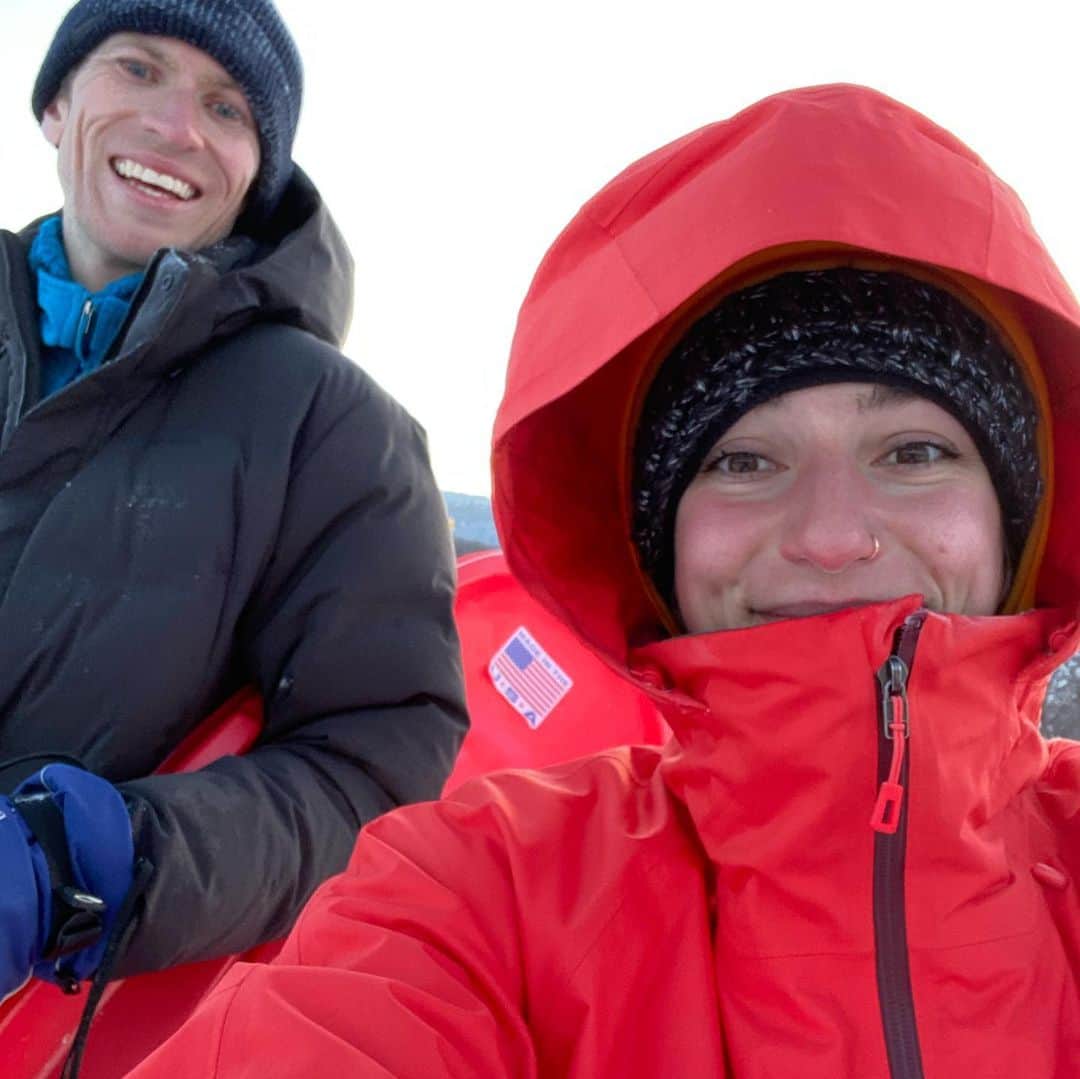 アレックス・パッチシオのインスタグラム：「Red faces, great company, $10.00 sleds from 🎯 and channeling your inner kid-self is all you need sometime!!! ❄️😍 . @robinoleary and I laughed, screamed, crashed, raced, got faces full of snow, frosted eyelashes and enjoyed every second of it!!! 😆🤗😜👩‍❤️‍👨」