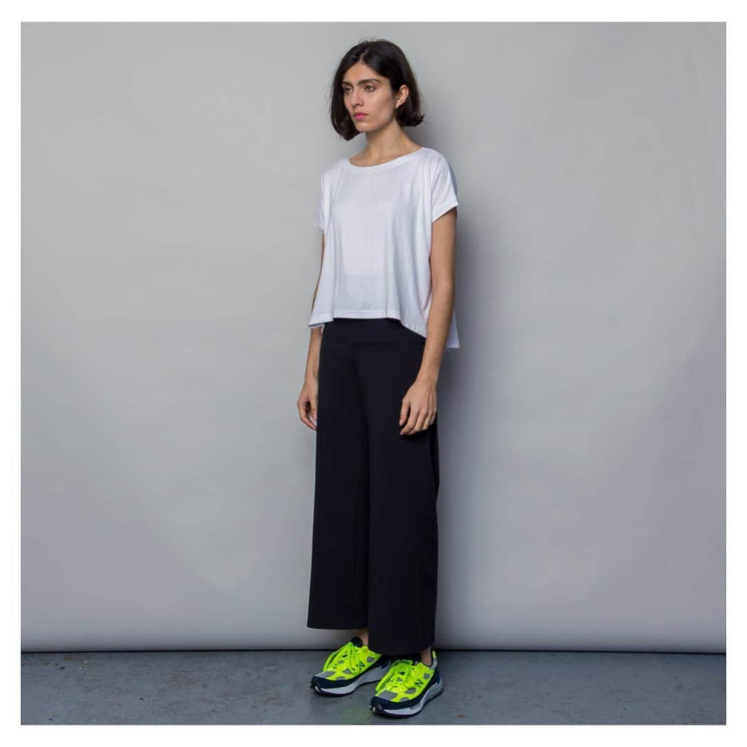 のインスタグラム：「More from our exclusive Harry Duley collaboration.... wide leg relaxed trouser (double thickness jersey waistband ie no elastic) and oversized white tee (with the perfect neckline). Simple, Comfortable, Ethical.  #harryduley #folkclothing #yoga #pilates #lounge #fashion #ss21」