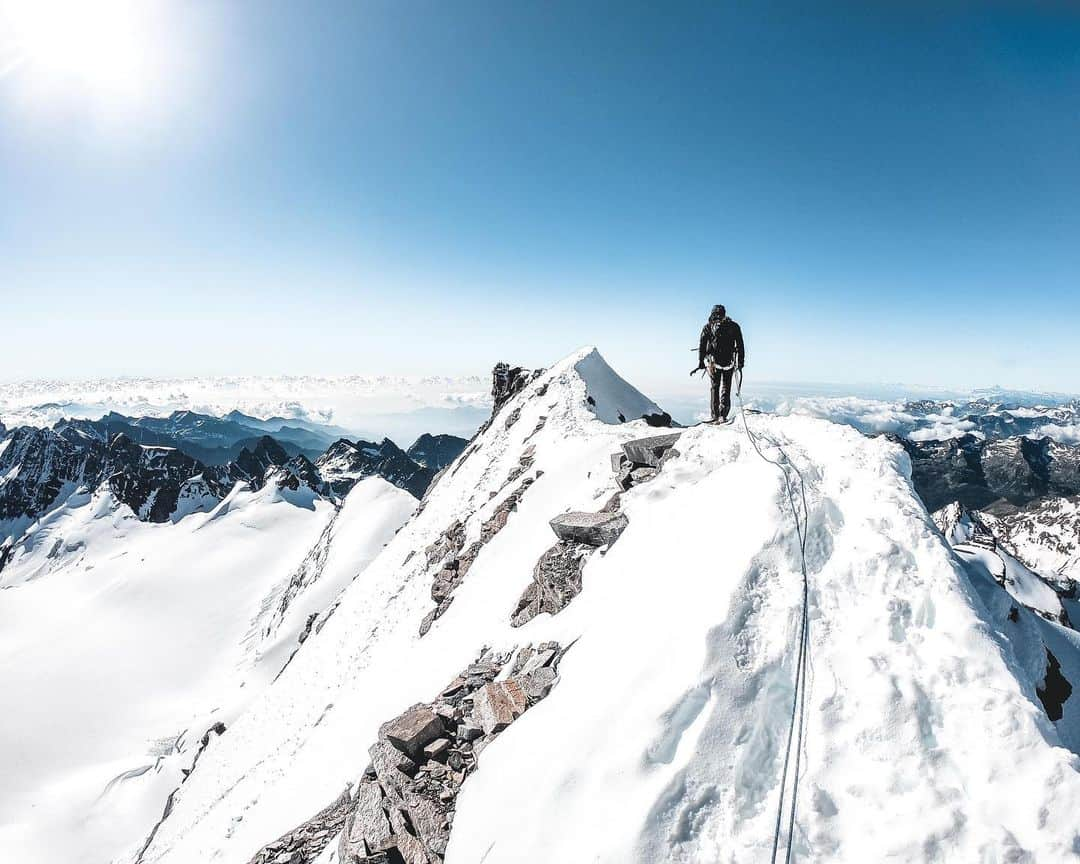 goproさんのインスタグラム写真 - (goproInstagram)「Photo of the Day: Oxygen ➡️ low. Serotonin ➡️ high 🏔 #GoProAwards recipient @giorgioghezzi   Submit your coldest content to the #GoProSnow Challenge at GoPro.com/Awards. We are picking winners weekly—$500 for videos, $250 for photos 💰  @goproit #GoProIT #GoPro #Mountaineering #Summit」2月16日 5時21分 - gopro