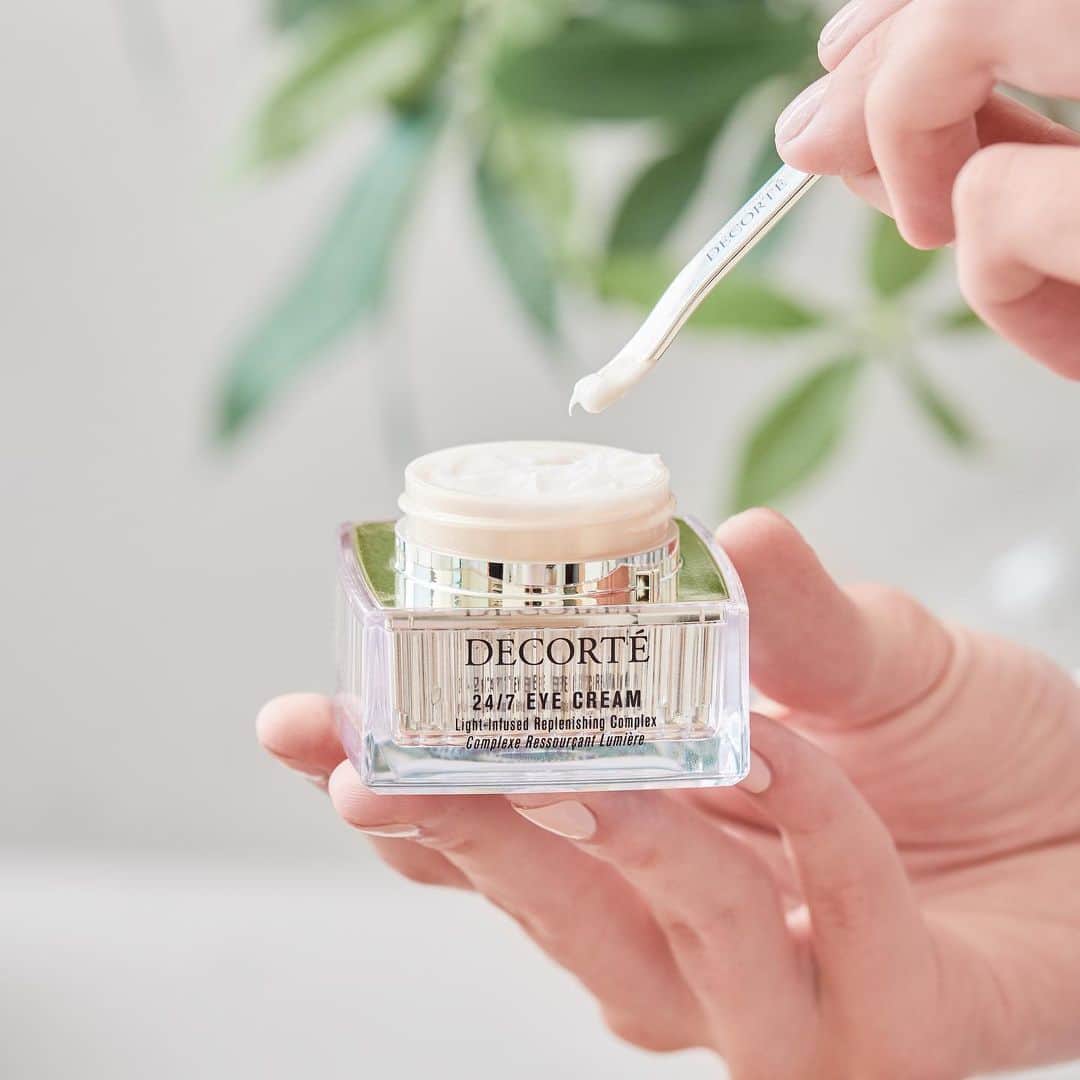 DECORTÉさんのインスタグラム写真 - (DECORTÉInstagram)「Refresh, regenerate and brighten. Select from our eye treatment collection to help care for your delicate eye area.」2月16日 5時21分 - decortebeauty
