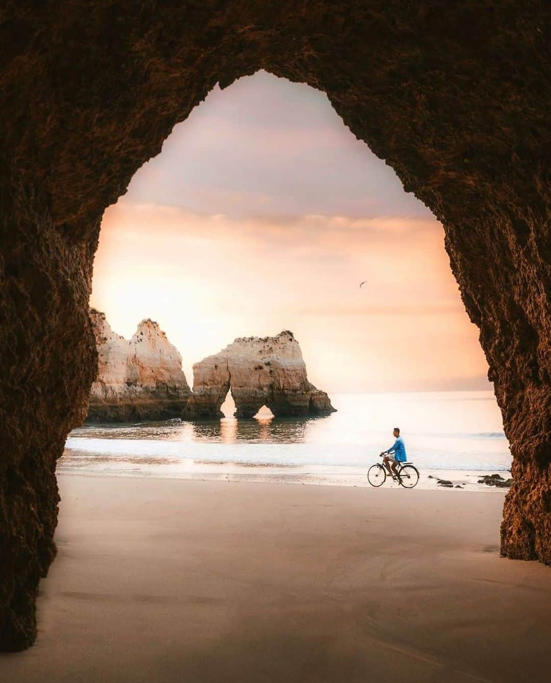 Instagramersさんのインスタグラム写真 - (InstagramersInstagram)「Beautiful place to bike by @mathias.explores and @igersportugal 😍📸🙌🏻✨🧡💛 #igersportugal #igers」2月16日 5時23分 - igers