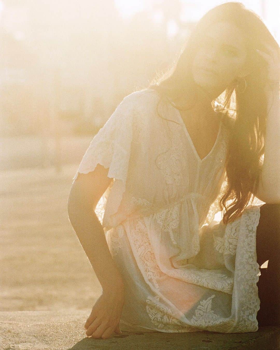リンジー・クラフトのインスタグラム：「light is pretty neat. 📸 by the extraordinary @jensler43」