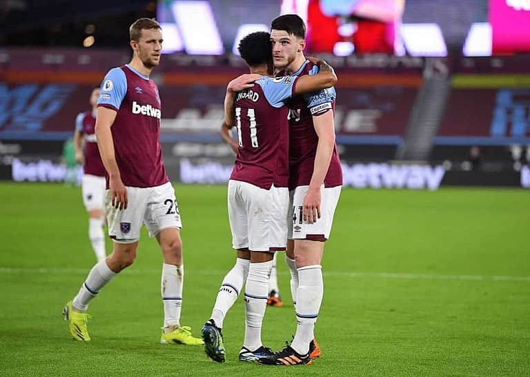 ジェシー・リンガードさんのインスタグラム写真 - (ジェシー・リンガードInstagram)「On The Up ⚡️ Great Performance Boys! 🤝❤️ ⚒️#JL11NGZ #COYI」2月16日 5時31分 - jesselingard