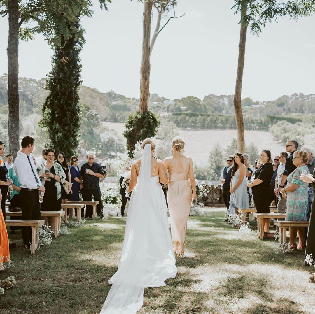 Shannonさんのインスタグラム写真 - (ShannonInstagram)「Best day of my life 🥺💓 I was so nervous for the ceremony - I was so scared of messing up, everyone staring at me... etc... but it was so special and everything and more we could have hoped for. All I saw was Hamish. It was happy, emotional, a little bit funny and full of love. The floral arch was a highlight for sure, @onmyhand nailed it 😗👌🏼 Hamish LOVED my dress and I just absolutely loved the setting. You guys know how much we love nature and the venue couldn’t have been more beautiful 🍃 I’ll be posting more photos and details and vendors so stay tuned for the details 💓 any questions, fire away! 🦋  Photography @davidle_nz Coordination & planning @blumedarling Celebrant @juliecoopercreative Venue @blackwalnutvenue Custom gown by @trishpeng Florals @onmyhand」2月16日 5時36分 - shaaanxo