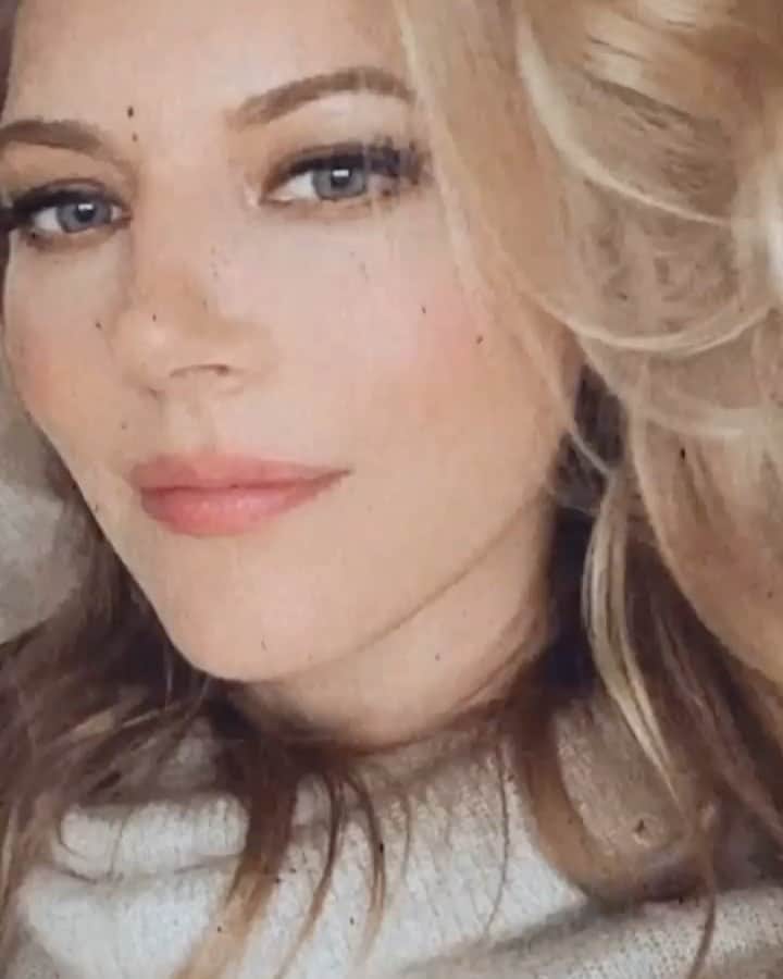 キャサリン・ウィニックのインスタグラム：「❤️」