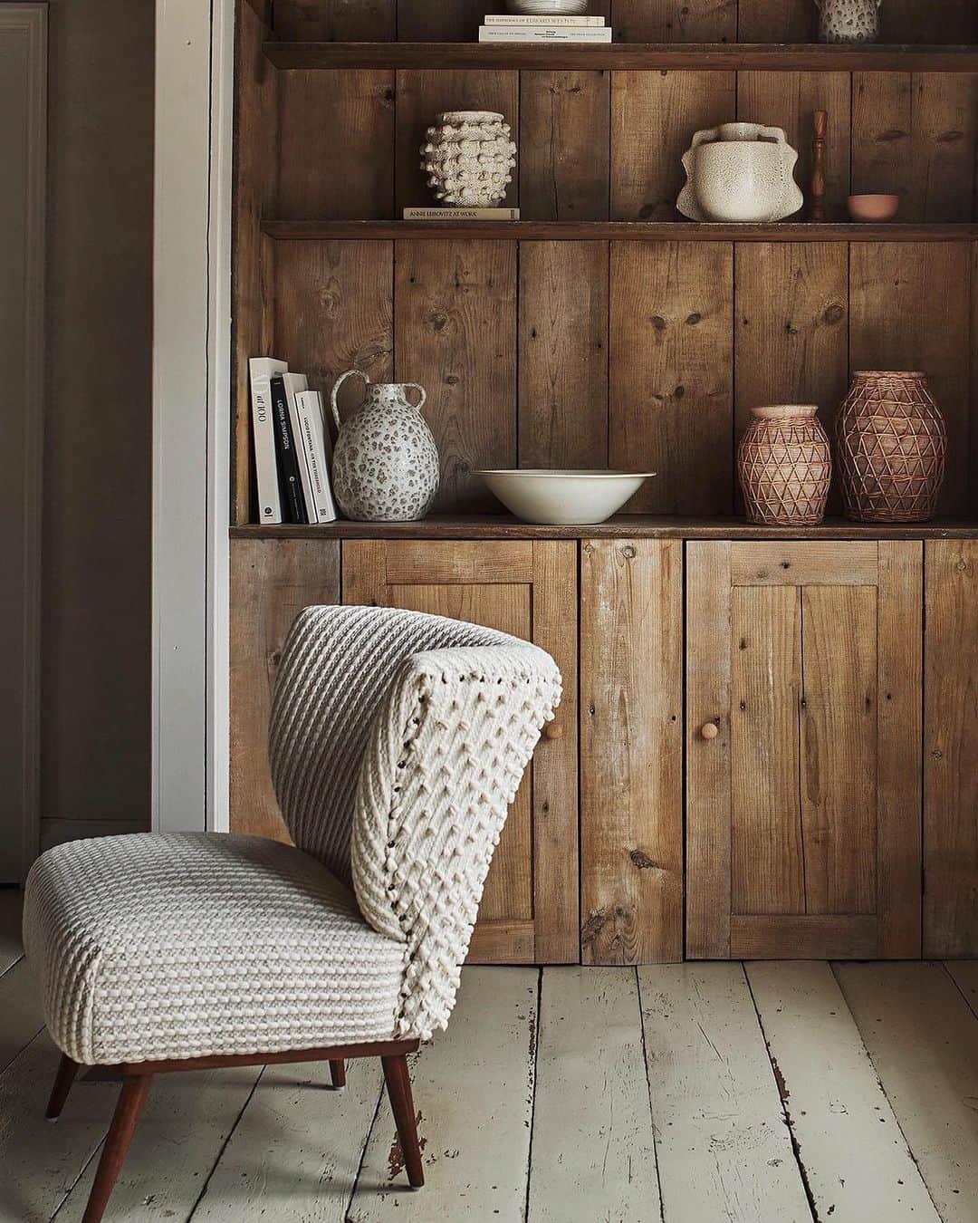 Anthropologieのインスタグラム：「Approach every nook with an open-chair policy 🏡 Follow @AnthroLiving to see more from our latest home collection, then shop it all at the link in our bio!」