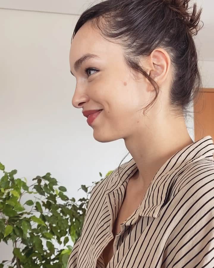 ルマ・グローテのインスタグラム：「Tell me in the comments, when was the first time you truly loved and accepted yourself ? I’ll tell mine if you tell me yours.  You are worth it ! @lorealparis xx」