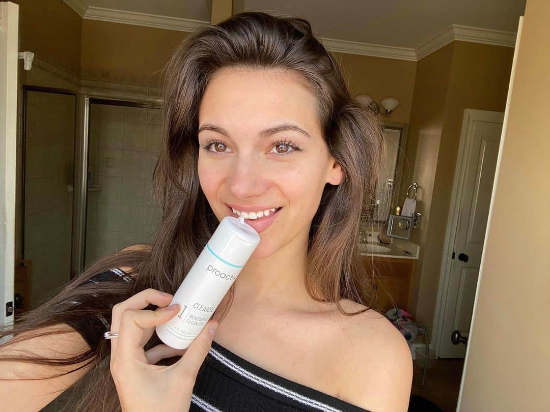 Alexia Rayeさんのインスタグラム写真 - (Alexia RayeInstagram)「Really happy with my skin lately 🥰🥰🥰🥰 I’ve been using the original @proactiv solution 3-step system, and my skin is loving it ALSOOO I have mascara on here but no foundation which is crazy to me LOL #proactivpartner #clearskinfeeling」2月16日 6時02分 - alexiaraye