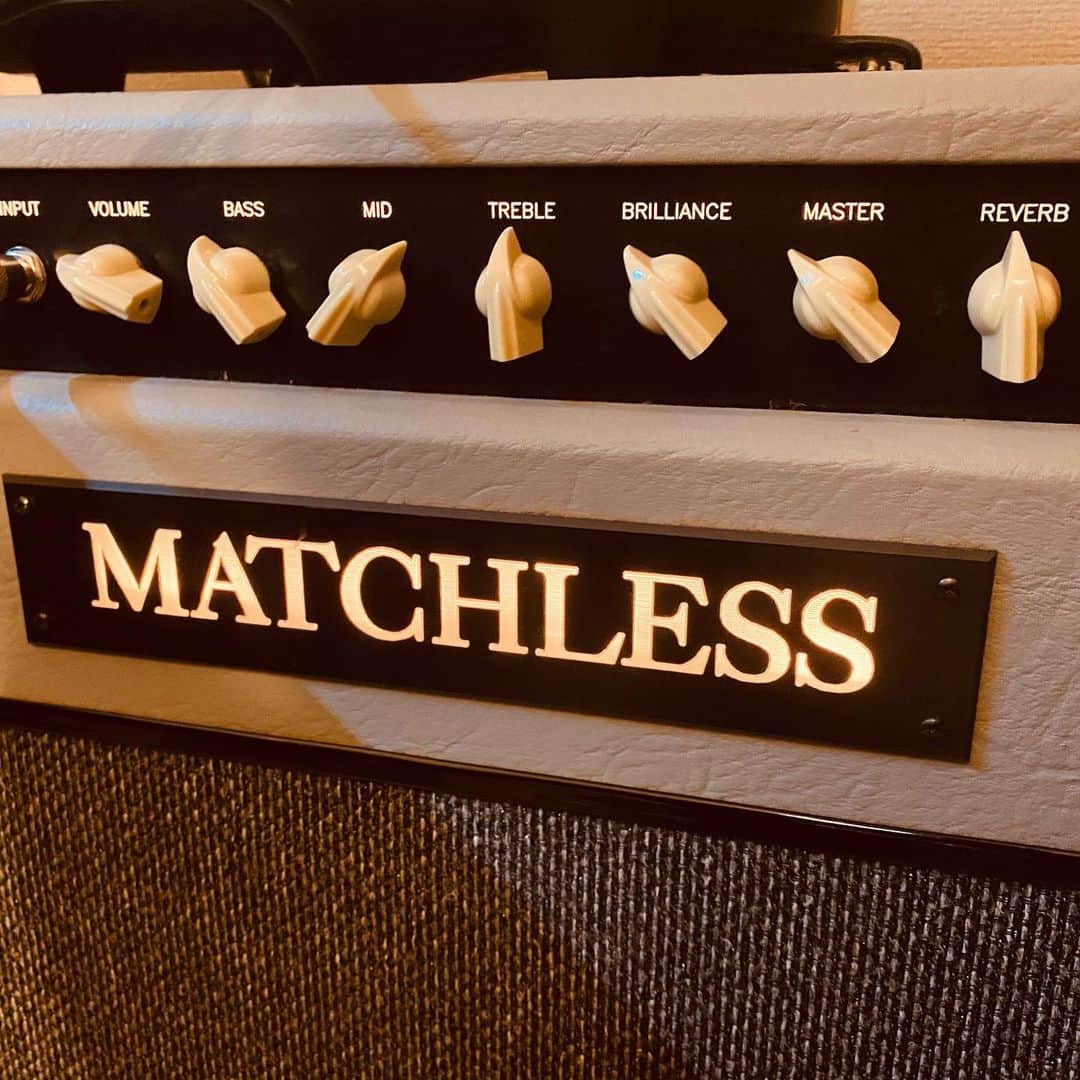 山岸竜之介のインスタグラム：「My new gear…  MATCHLESS Chieftian 1997  念願だったマッチレスのアンプを @guitartribe さんにて購入しました！大阪にある楽器屋さんなので 届くまでワクワクで仕方なかったです。 そして なんともう一個 ずっと欲しかったギターを買いました。 調整中との事なので こちらも届くのが楽しみ🤘  #neosoul #rock #sologuitar」