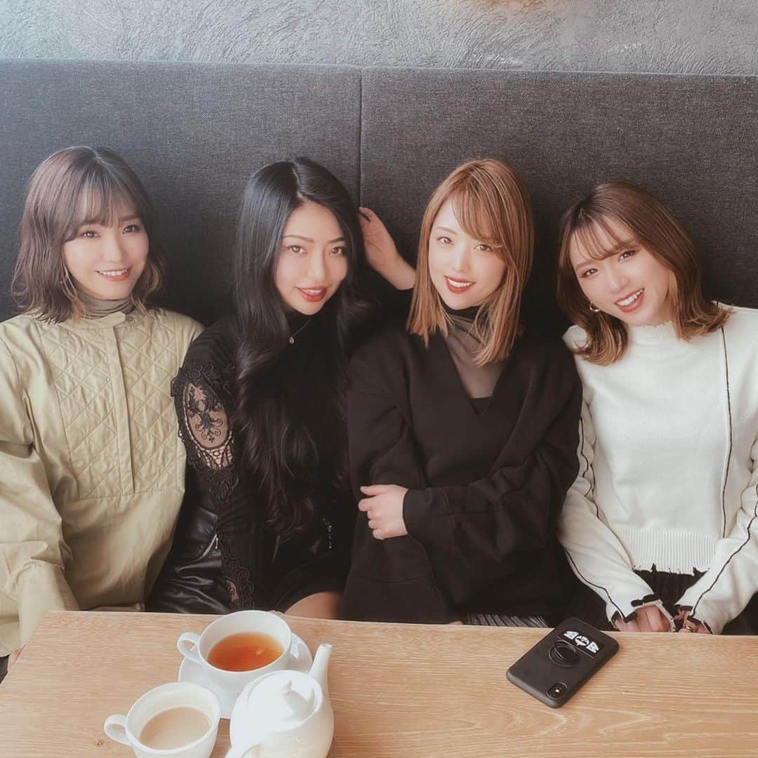 咲月美優のインスタグラム：「☽ . 今日も集合ね😉💓笑 . . #lunch #dayoff #bestfriends  #大好き .」