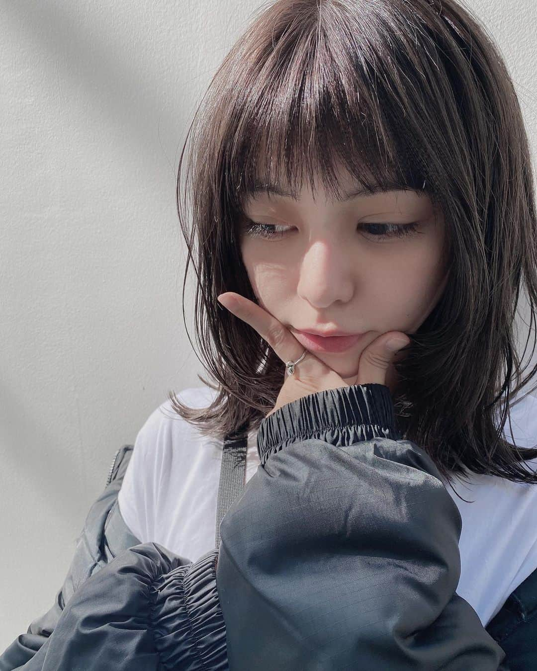 田中美麗さんのインスタグラム写真 - (田中美麗Instagram)「>>> 　　　　　　　　　　　　　　　　　　　　　　　　  ヘアカットはいつもの @adachiyuki1987 にお世話になりました〜！ * * 念願のウルフカット♡ 撮影のイメージにもぴったりで さすがです。 * * * ありがとうございました！ 結構久々に切ったかも！ * * どうですかね、、、？🥺 * * #photography #photo #followｍe #flowers #camera #bestjapanpics #good_portraits_world #照片 #相机 #포토그래퍼  #美容院 #wolfcat #田中美麗」2月15日 21時32分 - mirei_tanaka_