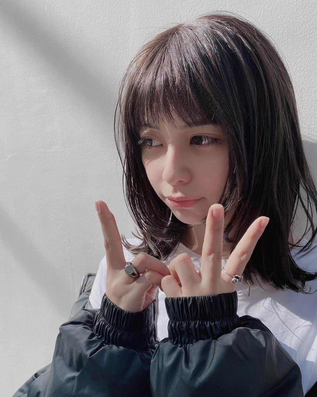 田中美麗さんのインスタグラム写真 - (田中美麗Instagram)「>>> 　　　　　　　　　　　　　　　　　　　　　　　　  ヘアカットはいつもの @adachiyuki1987 にお世話になりました〜！ * * 念願のウルフカット♡ 撮影のイメージにもぴったりで さすがです。 * * * ありがとうございました！ 結構久々に切ったかも！ * * どうですかね、、、？🥺 * * #photography #photo #followｍe #flowers #camera #bestjapanpics #good_portraits_world #照片 #相机 #포토그래퍼  #美容院 #wolfcat #田中美麗」2月15日 21時32分 - mirei_tanaka_