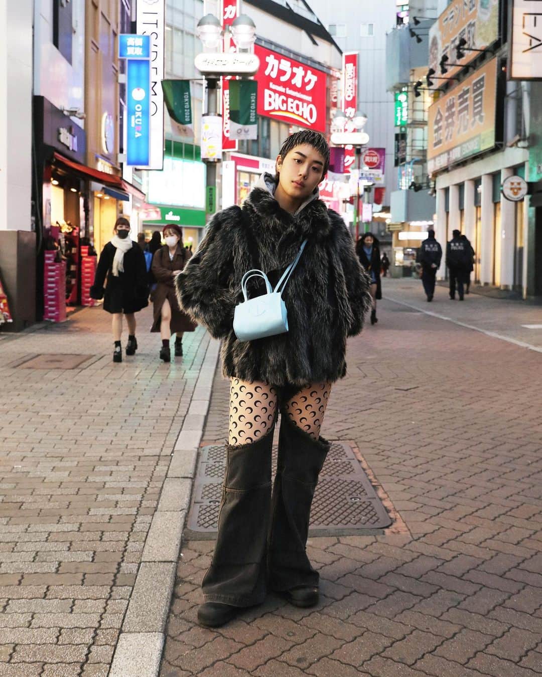 Droptokyoさんのインスタグラム写真 - (DroptokyoInstagram)「TOKYO STREET STYLE Name: @mmk_yam  Occupation: Shop Staff (Shury) Outer: #PERVERZE Pants: #Telfar Bag: #Telfar Tights: #MarineSerre Shoes: #032cBIRKENSTOCK  #streetstyle#droptokyo#tokyo#japan#streetscene#streetfashion#streetwear#streetculture#fashion#ストリートファッション#コーディネート ⁣⁣ Photography: @yuri_horie_」2月15日 21時29分 - drop_tokyo