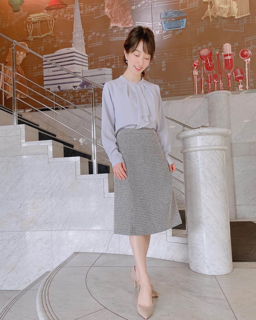原直子さんのインスタグラム写真 - (原直子Instagram)「胸元のこのデザイン好きなんですよねぇ🤤💓  私服で着てたらちょっと仕事モード過ぎるかなぁ〜🤔？ リーズナブルなのもいい〜💓  ・ 衣装 #honeys ・ ・ #アサデス  #オフィスカジュアル  #オフィスコーデ  #30代ファッション  #30代コーデ」2月15日 21時38分 - naoko_15_hara