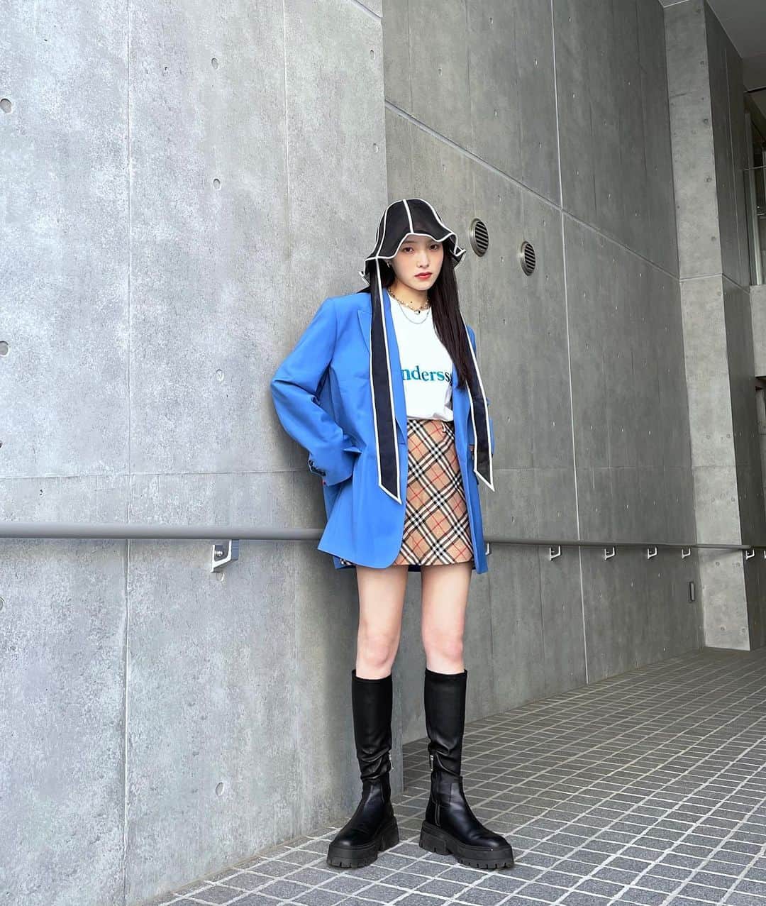 江崎ななほのインスタグラム：「足出してこ〜☝️ #エザ着」