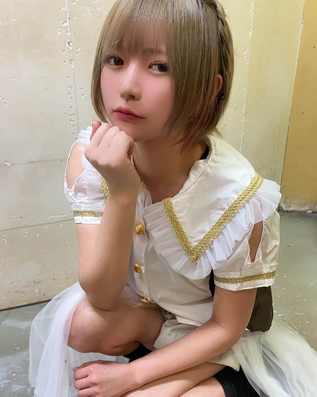 のインスタグラム：「ホワイトのお衣装 可愛いがテーマ難しかった  #あゆくま #衣装」