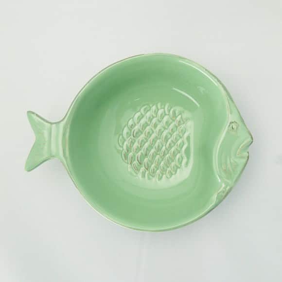 nocotoさんのインスタグラム写真 - (nocotoInstagram)「お魚小皿のミントグリーンとサックスブルーが再入荷いたしました。さわやか〜っ  にゃんこ用にも。人間用にも🎶  #tablewear #fish #fishitem #お魚皿」2月15日 21時39分 - nocoto_store