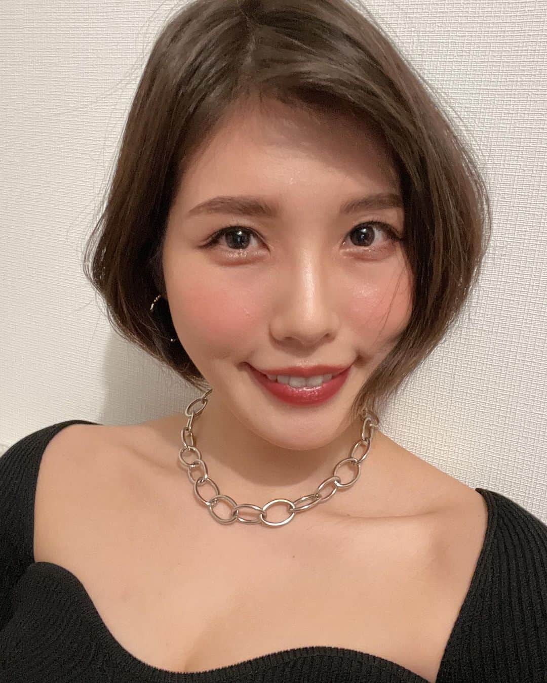 ふしみ彩香のインスタグラム：「インスタライブやるやる詐欺ですみません。いつかやる！ たぶん来月かなあ。  なんだか私、〆切前にインスタ更新する気質があるらしいです🤷‍♀️ 原稿頑張りまーす🙋‍♀️  #selfie」