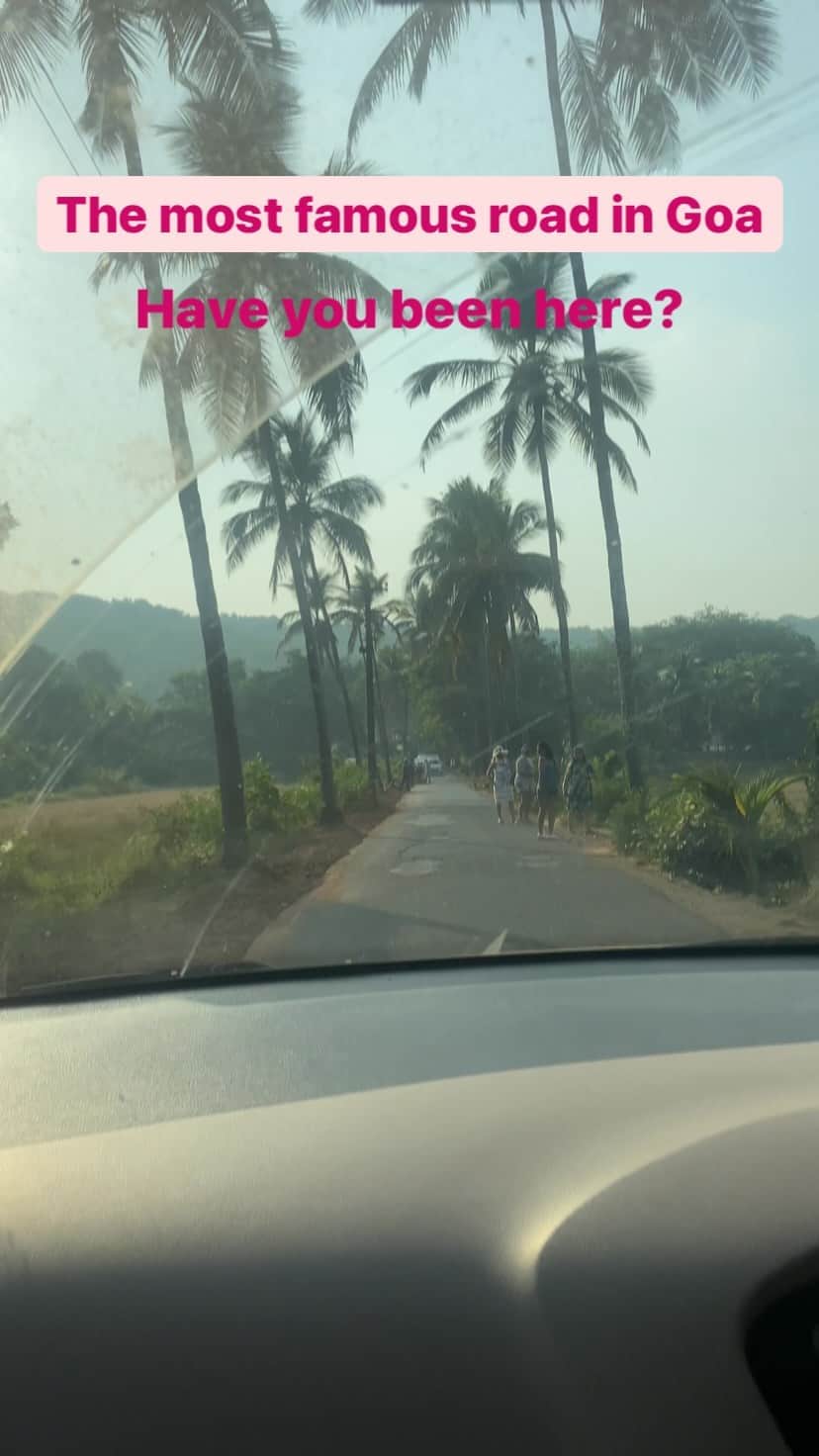 Abhinav Chandelのインスタグラム：「Have you been on this road?  And have you realised the road right next to it looks absolutely similar, always empty, and yet everyone comes on this one, and making it difficult for anyone driving down this stretch.  Just because few actors ran/rode on this stretch 🤦 . . . . . #Goa #goatourism」