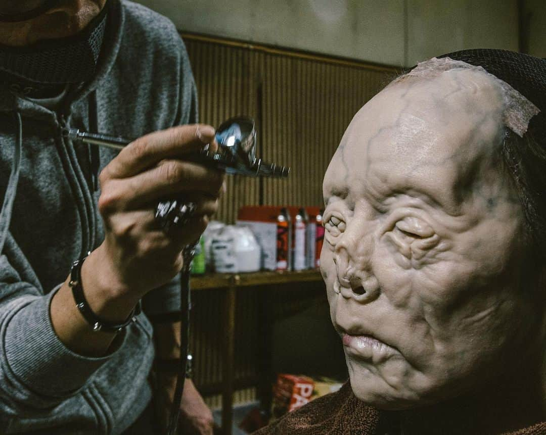 Amazing JIROさんのインスタグラム写真 - (Amazing JIROInstagram)「Warning: graphic content.  The horror movie “No Face”. We created a movie clip that is connected to the haunted house that I’m producing and launching soon! Here are some behind the scenes photos! ． Produced & SFX Makeup by @amazing_jiro Directed by @shinashina0426 Photo by @arisak_official ． #hauntedhouse #haunted #comingsoon #scary #horror #horrormovies #horrormovie #instahorror #japanesehorror #horrorfan #specialeffectsmakeup #specialeffects #sfxmakeup #sfx #makeup #amazing_jiro #hiroshishinagawa #japan #無顔 #お化け屋敷 #恐怖 #怖い #ホラー #映画 #特殊メイク #品川ヒロシ #日本」2月15日 21時47分 - amazing_jiro