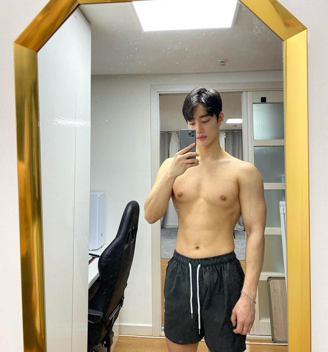 チャン・ジニョクさんのインスタグラム写真 - (チャン・ジニョクInstagram)「2 월 15 일. 다이어트 시작 ! D+1 😄Diet start   #다이어트」2月15日 21時48分 - jjangga777
