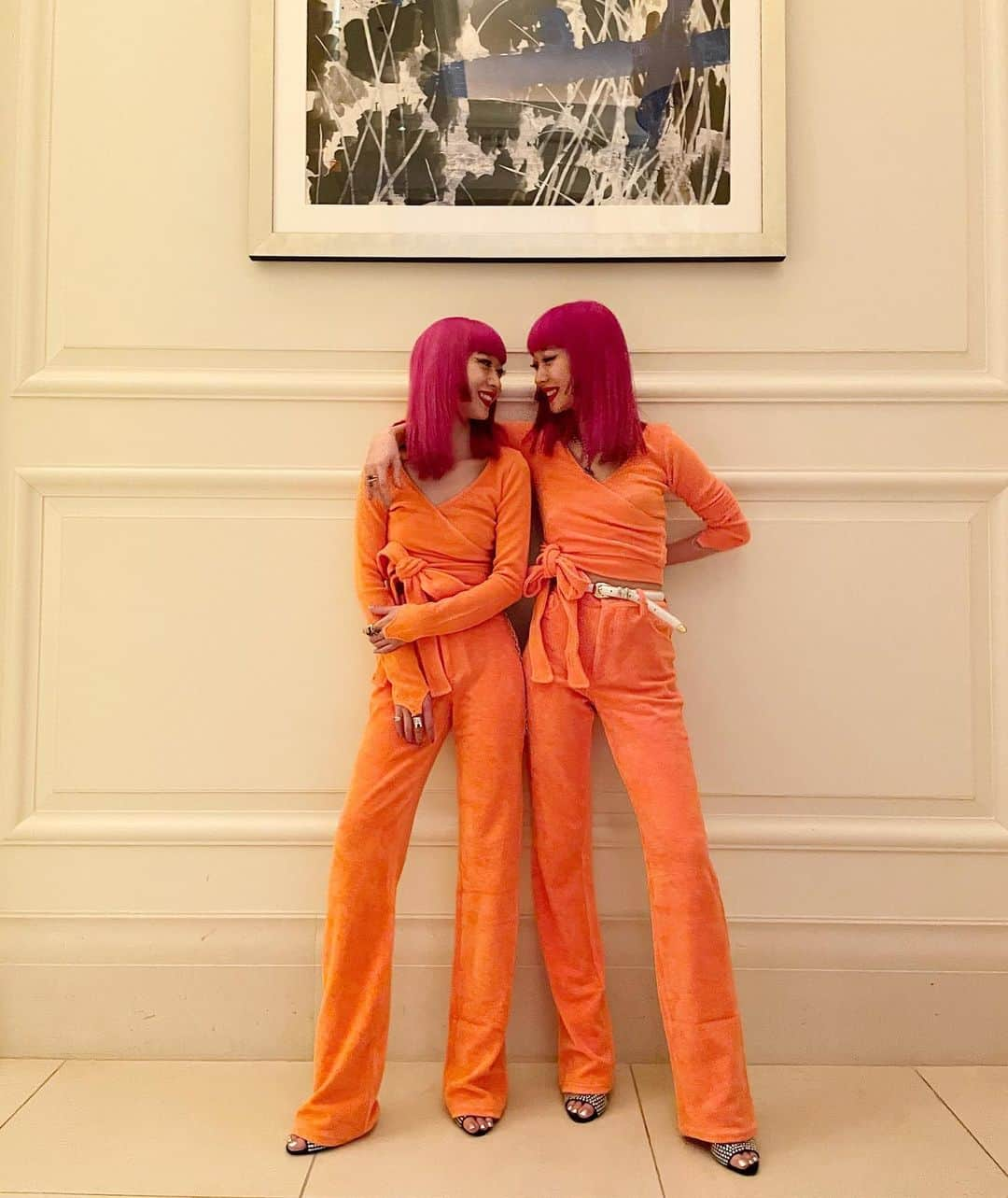 AMIさんのインスタグラム写真 - (AMIInstagram)「Maisie Wilen FW21colletction will be held at NY Fashion Week digitally 🧡! It would be Feb 16th at 5:00am here in Japan. We'll be wearing matching Maisie Wilen outfits to check out the live stream👚👠! Really looking forward to it!  Maisie Wilen FW21 NY Fashion Week デジタルで開催されます。 日本時間では2/16 5:00am-から配信されるよ！ 私達もお揃いのMaisie Wilenのお洋服を着て🧚‍♀️ とっても楽しみ〜」2月15日 21時53分 - amixxamiaya