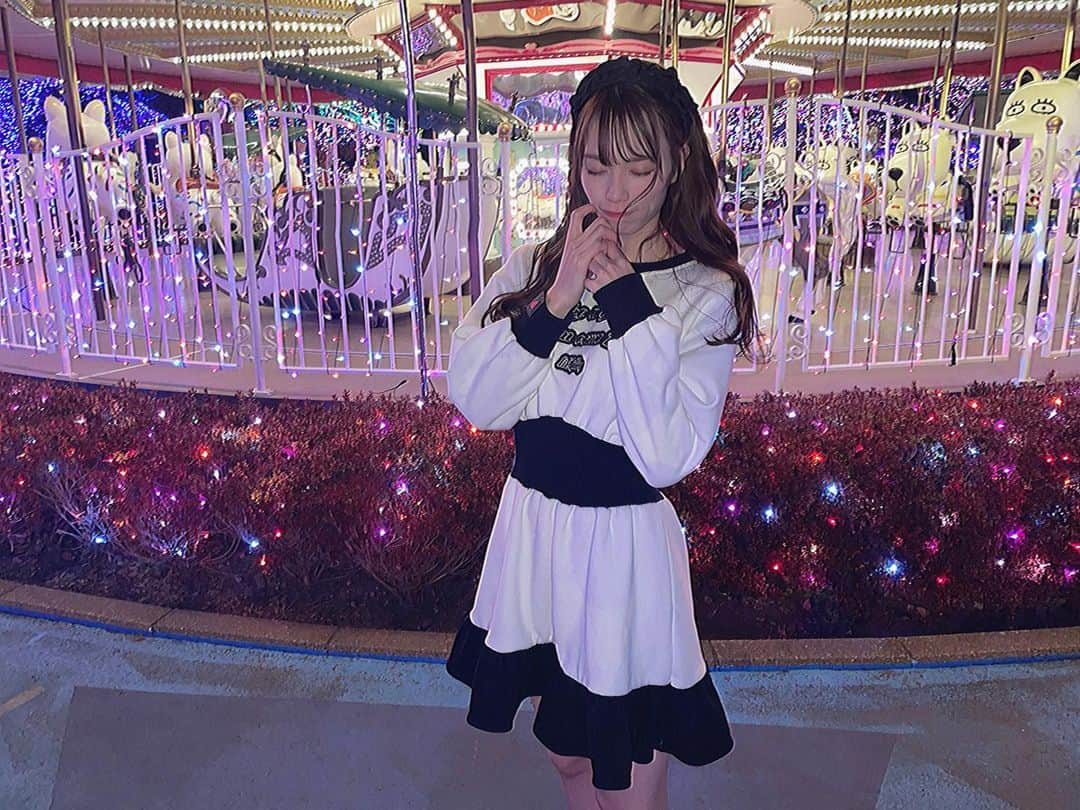 宇佐美幸乃さんのインスタグラム写真 - (宇佐美幸乃Instagram)「悔しいくらいキラキラ🎠  #よみうりランド #イルミネーション　#メリーゴーランド #キラキラ　#lillilly #fashion #instagood #instalike #instapic #picture #selfie #idol #fff #followｍe #japanesegirl #アイドル」2月15日 21時53分 - usami_yukino