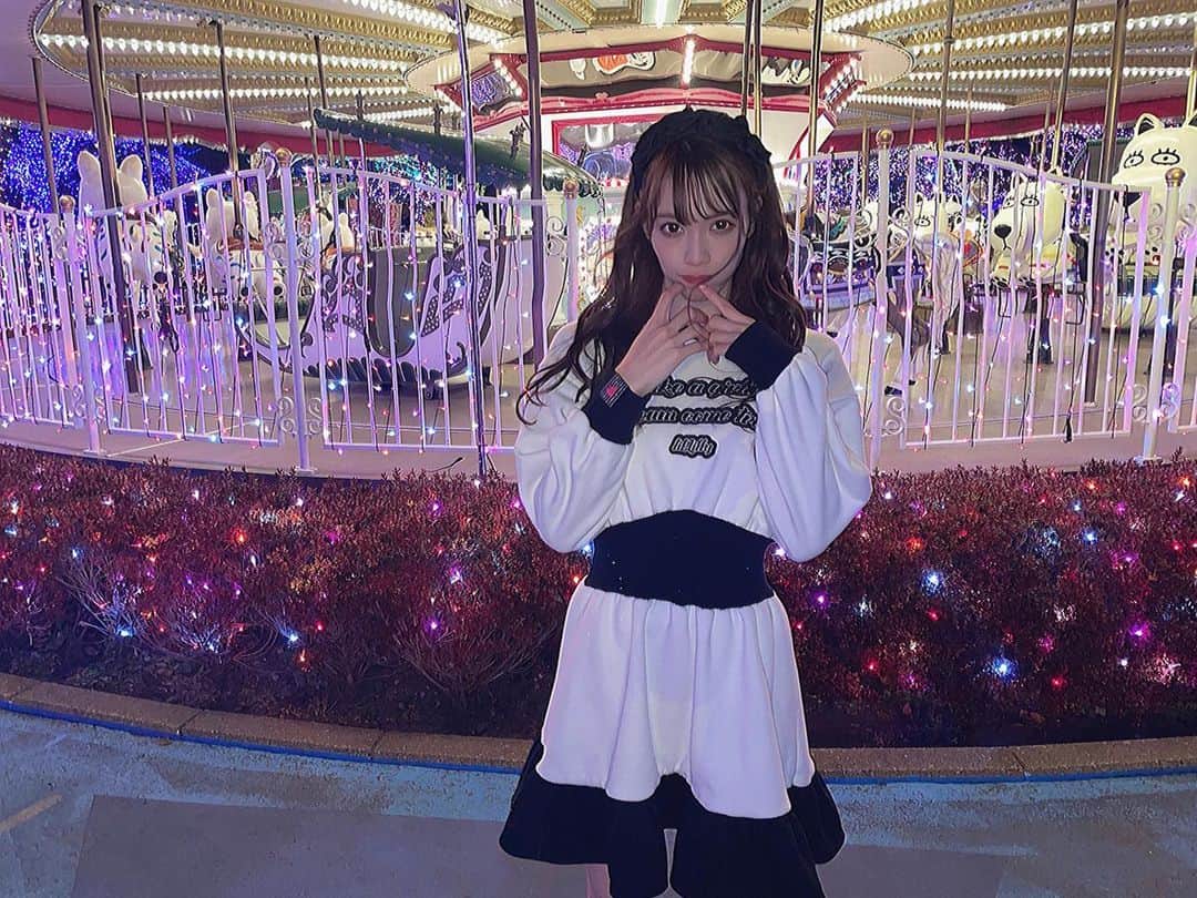 宇佐美幸乃のインスタグラム：「悔しいくらいキラキラ🎠  #よみうりランド #イルミネーション　#メリーゴーランド #キラキラ　#lillilly #fashion #instagood #instalike #instapic #picture #selfie #idol #fff #followｍe #japanesegirl #アイドル」