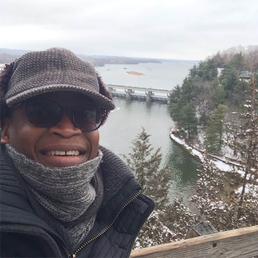 ラリー・ギリアード・Jrさんのインスタグラム写真 - (ラリー・ギリアード・JrInstagram)「My second adventure of 2021 was a very ICY hike up “Starved Rock”! The ice was so slick in some places that we literally had to crawl to get through. First time seeing and standing in a frozen waterfall! BEAUTIFUL! #hiking #starvedrock #starvedrockstatepark #iceandsnow #snowandice #nature #outdoors #outdooradventures #live #2021」2月15日 21時54分 - thereallgjr