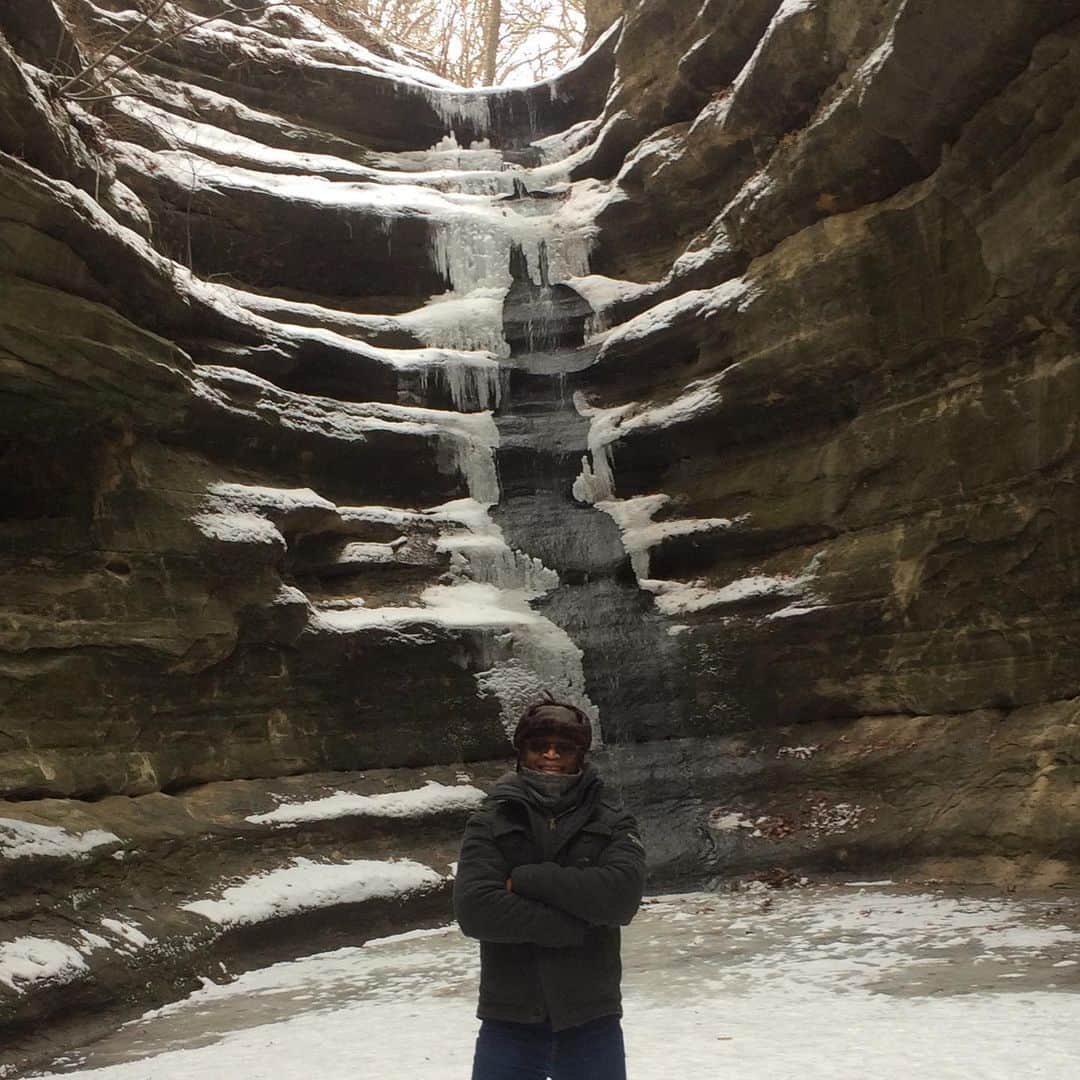 ラリー・ギリアード・Jrさんのインスタグラム写真 - (ラリー・ギリアード・JrInstagram)「My second adventure of 2021 was a very ICY hike up “Starved Rock”! The ice was so slick in some places that we literally had to crawl to get through. First time seeing and standing in a frozen waterfall! BEAUTIFUL! #hiking #starvedrock #starvedrockstatepark #iceandsnow #snowandice #nature #outdoors #outdooradventures #live #2021」2月15日 21時54分 - thereallgjr