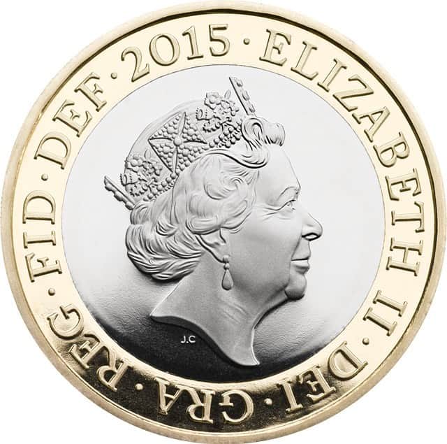 ロイヤル・ファミリーのインスタグラム：「Did you know that the most recent @RoyalMintUK portrait of The Queen, unveiled in 2015, has, to date, featured on just under three billion UK coins?   Today, to mark the 50th anniversary of decimalisation in the UK, we’ve found some more facts and figures  about Her Majesty’s likeness appearing on currency around the world. 👆Head to our stories to find out more.」