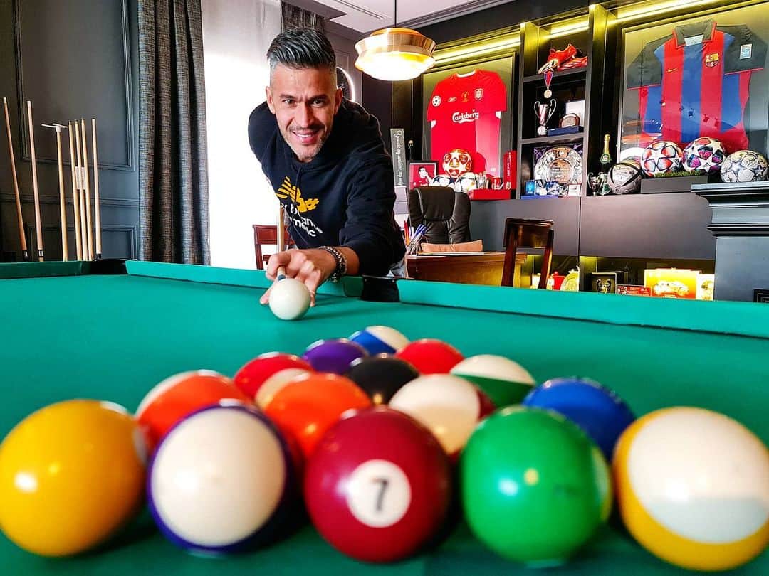 ルイス・ハビエル・ガルシア・サンスのインスタグラム：「New week, New goals, New challenges!! Champions League will be back tomorrow with the best 16 from 2020. Lots of things happened since December but now it's Knockout !! Best team for you to be in Quarter Finals ? #MoreThanaGame #championsleague #LuisGarcia」