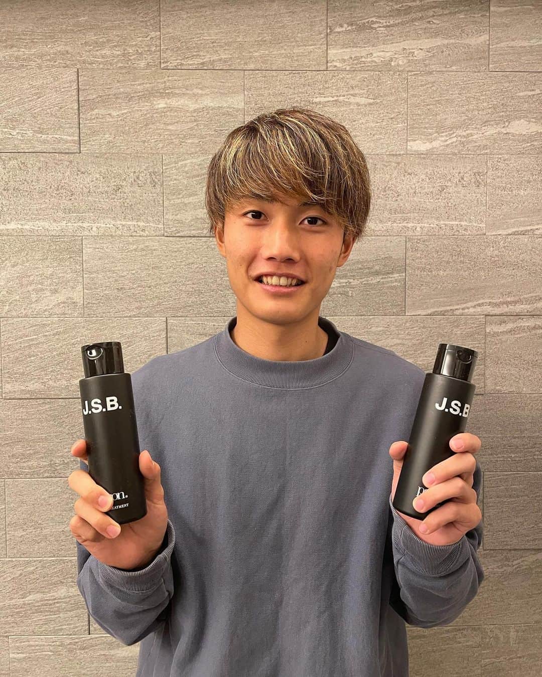 東俊希のインスタグラム：「匂いがすごくイイ❗️❗️❗️ #patron#patrontokyo #頭皮ケア#髪質改善」