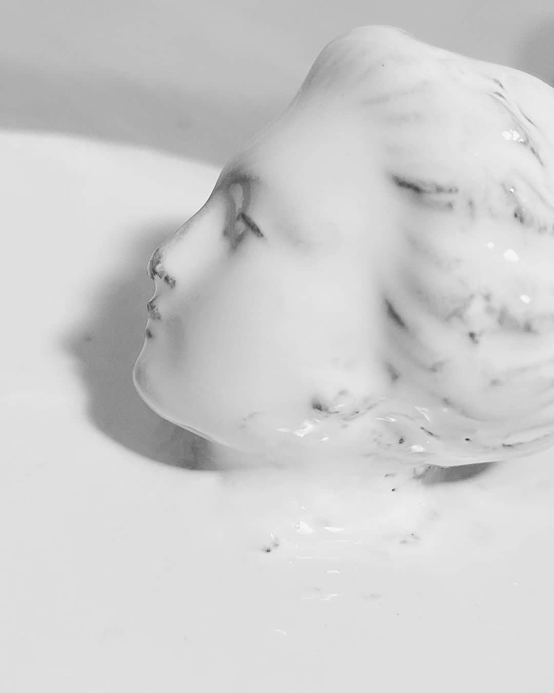 榊いずみさんのインスタグラム写真 - (榊いずみInstagram)「念願のお香立て❤️マリーアントワネット✨横から見ると入浴風。」2月15日 21時59分 - izumizmroom