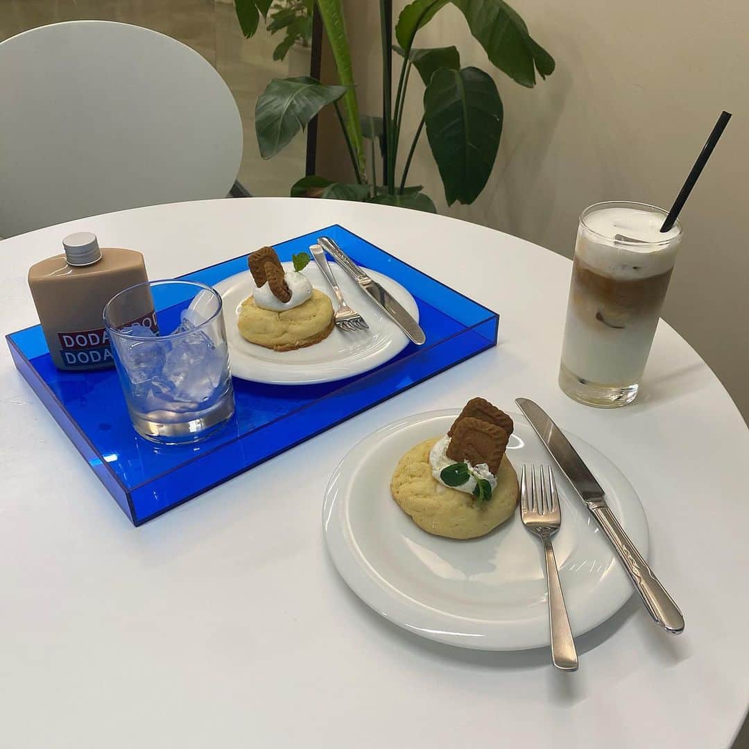 濱澤ゆうりのインスタグラム：「#濱澤かふぇ活  スコーン食べたかったのにお店空いてなくて泣いてた…リベンジしたい #堀江カフェ」