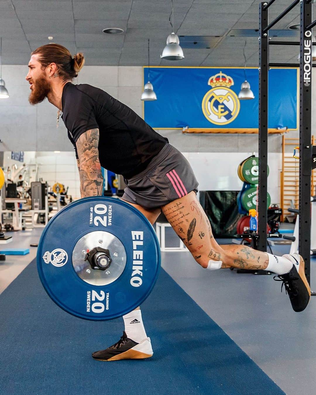 レアル・マドリードさんのインスタグラム写真 - (レアル・マドリードInstagram)「🏋️ @SergioRamos 🏋️ #RMCity • #HalaMadrid」2月15日 22時05分 - realmadrid