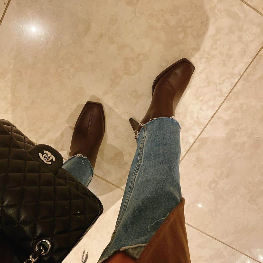 皇咲あゆさんのインスタグラム写真 - (皇咲あゆInstagram)「、 お気に入りのブーツ👢❤︎ かわe ！ (２枚目にフィルターなしの写真あるよん📸 、 おやすみなさい😴またあした💗 ． #ootd#kicks#boots#👢#コーヒー豆色☕️」2月15日 22時08分 - sally.0970