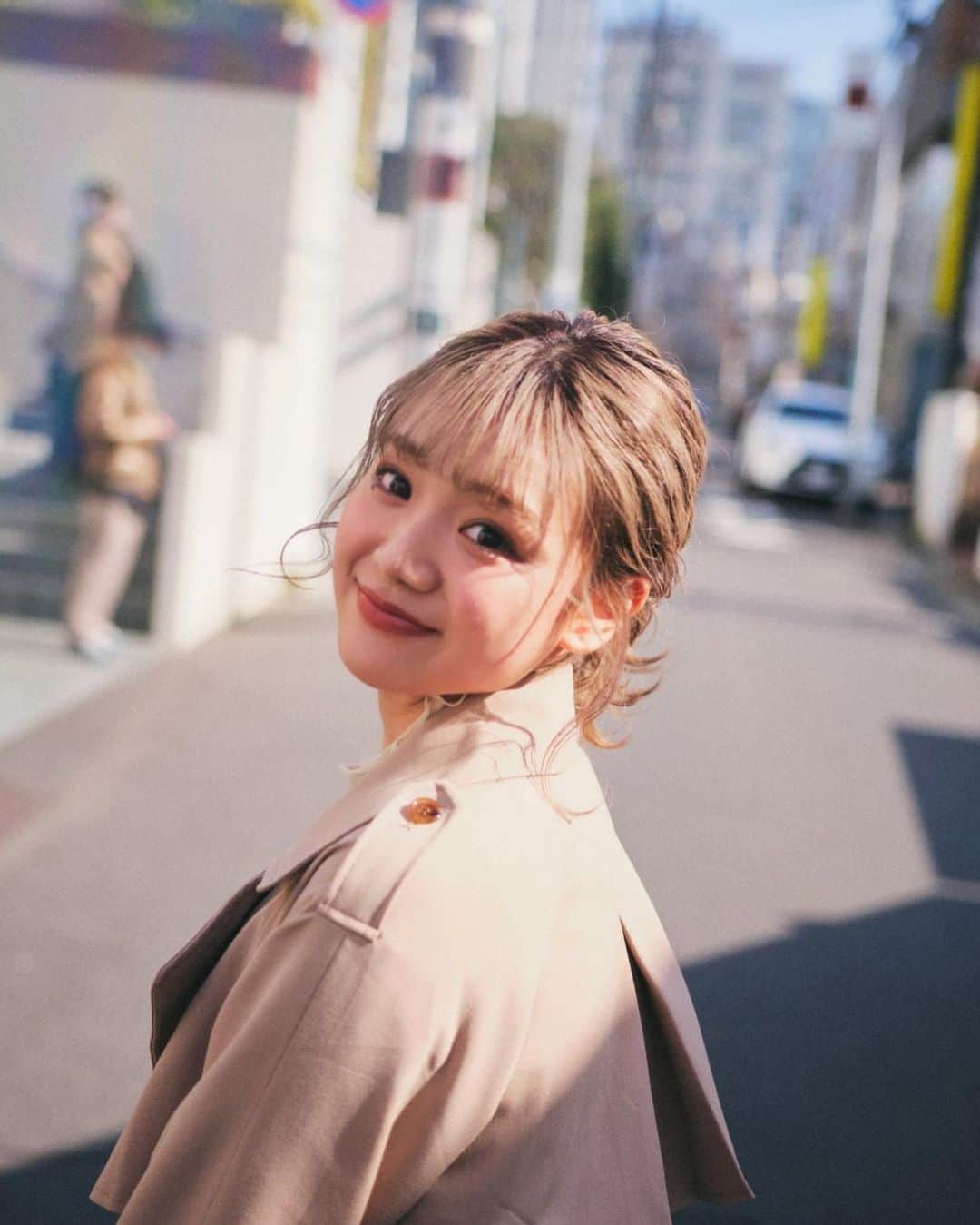 古澤里紗さんのインスタグラム写真 - (古澤里紗Instagram)「春はトレンチコートたくさん着たい🧥 . . 早川さんに撮影していただきました🌸🌸 メイクさんの構内さん、ヘアの山田さん ありがとうございました🥺❤︎ . 明日また、水のverも載せようかな☝🏿🤍 . .」2月15日 22時08分 - fuuuuu_ri